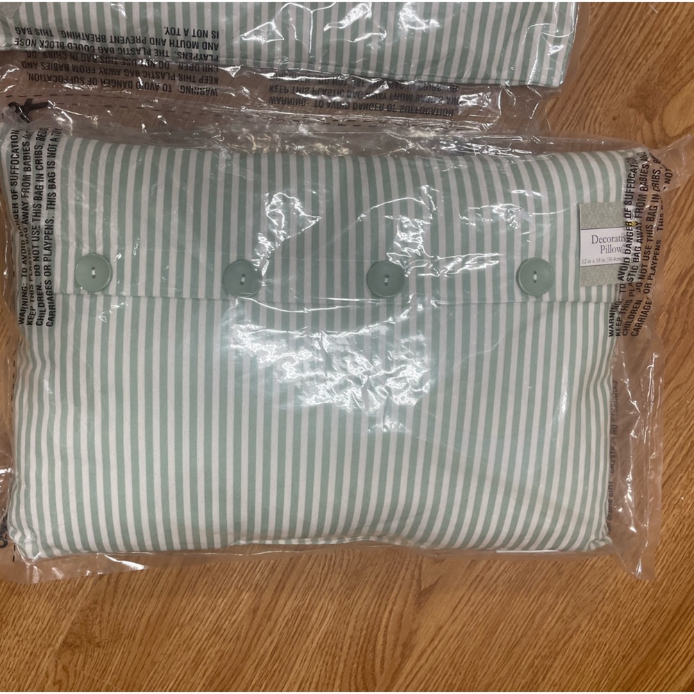 Striped pillow bundle - Picture 3 of 6